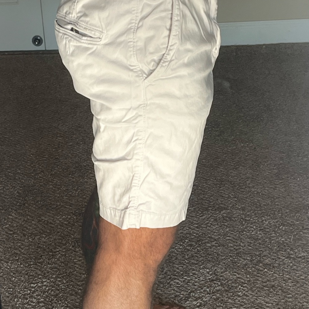 American Eagle Outfitters Men's Cream Cargo Shorts
